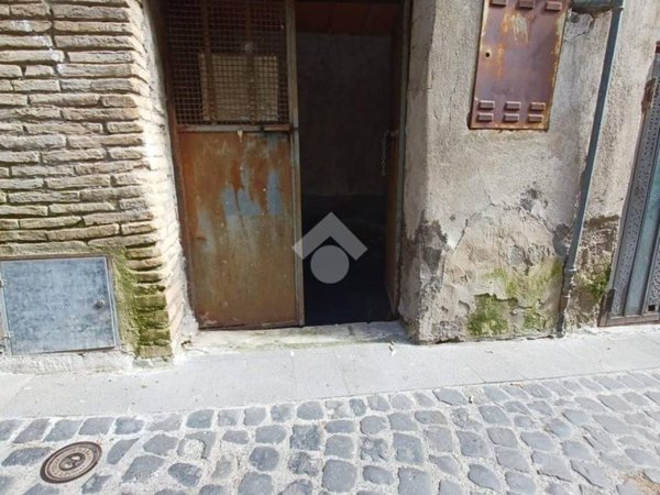 locale commerciale in vendita a Nepi