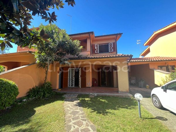 casa indipendente in vendita a Nepi