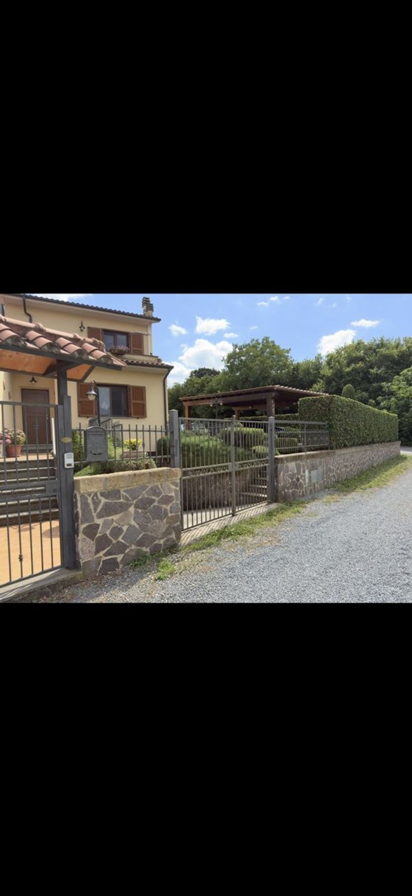 casa indipendente in vendita ad Onano