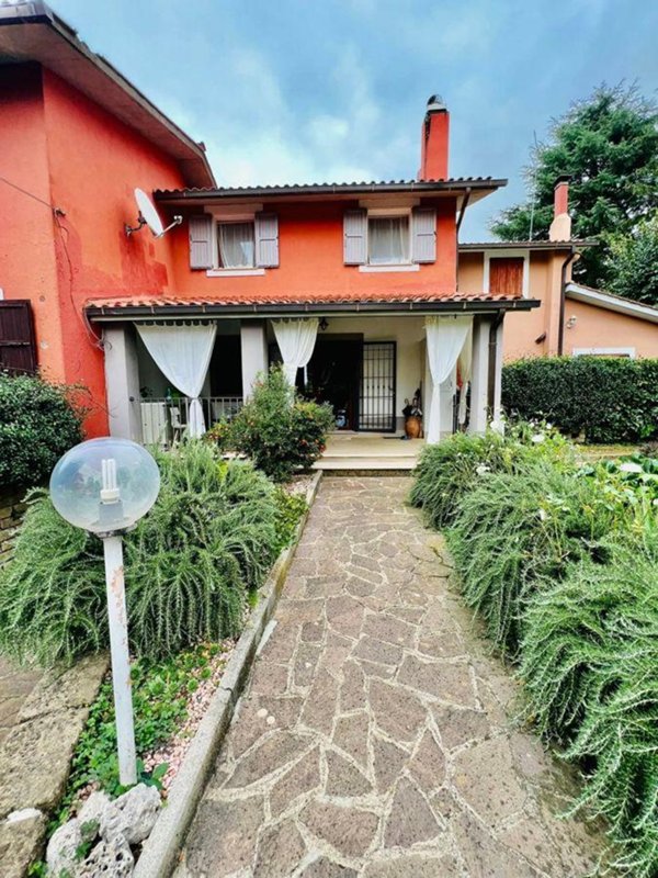 casa indipendente in vendita ad Oriolo Romano