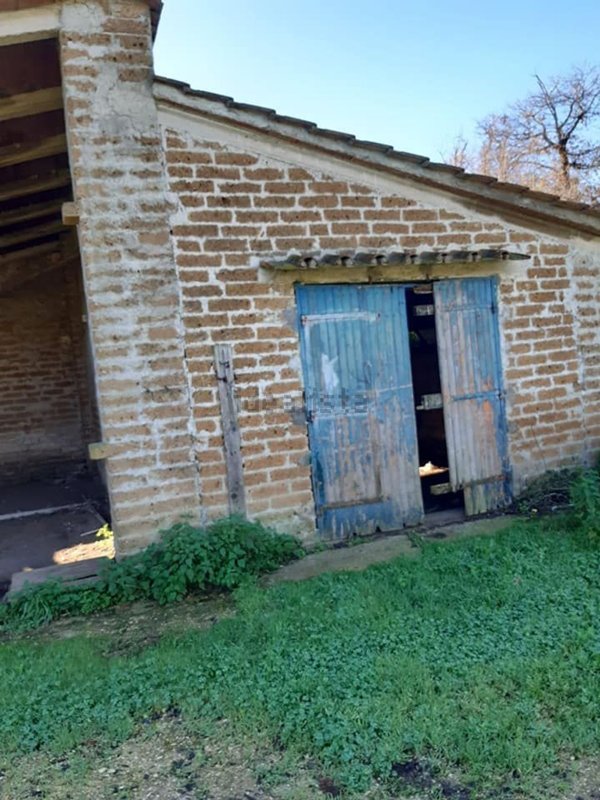 locale di sgombero in vendita ad Oriolo Romano