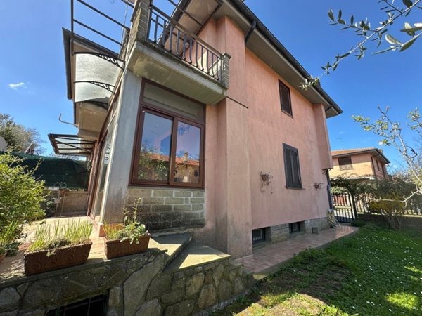 casa indipendente in vendita ad Oriolo Romano