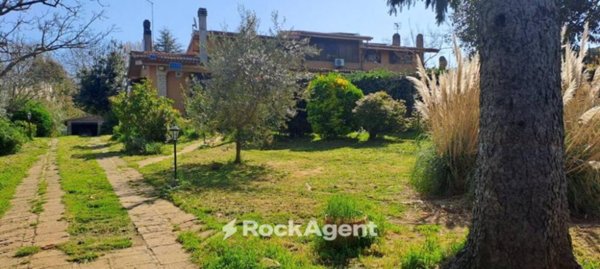 casa indipendente in vendita ad Oriolo Romano
