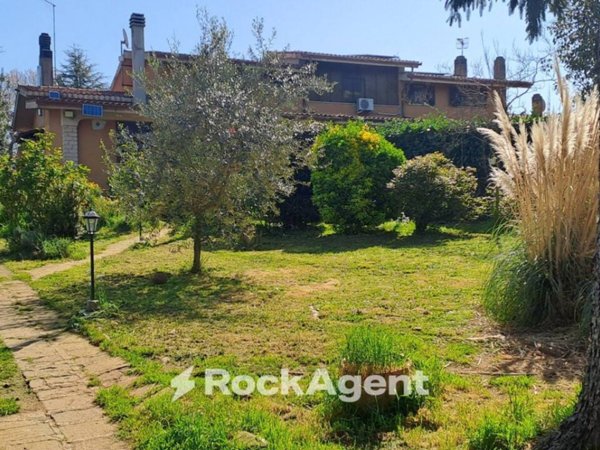 casa indipendente in vendita ad Oriolo Romano