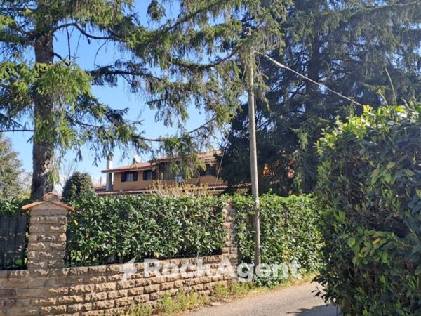 casa indipendente in vendita ad Oriolo Romano
