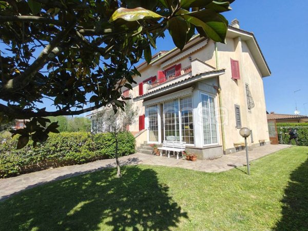 casa indipendente in vendita ad Oriolo Romano