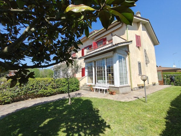 casa indipendente in vendita ad Oriolo Romano