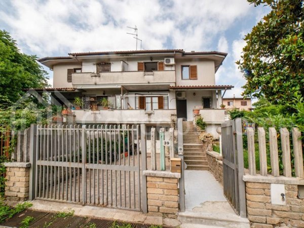 casa indipendente in vendita ad Oriolo Romano
