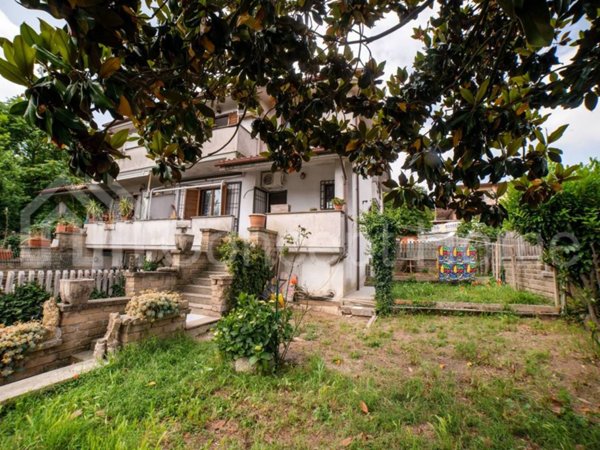 casa indipendente in vendita ad Oriolo Romano