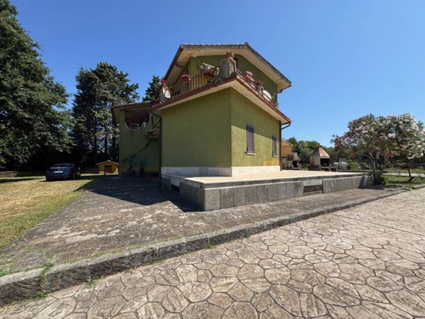 casa indipendente in vendita ad Oriolo Romano