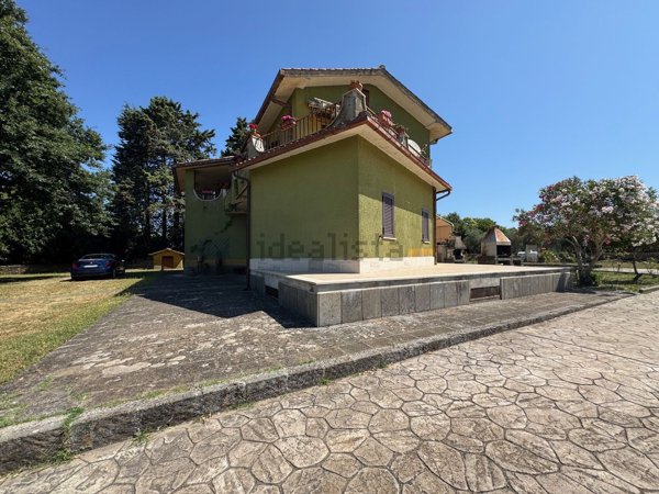casa indipendente in vendita ad Oriolo Romano