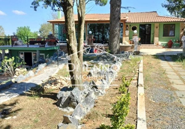 casa indipendente in vendita ad Oriolo Romano