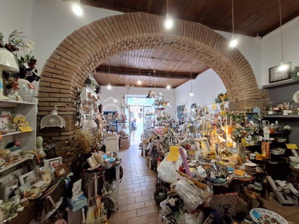 negozio in vendita ad Oriolo Romano
