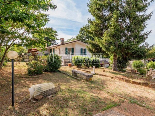 casa indipendente in vendita ad Oriolo Romano