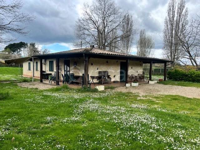 casa indipendente in vendita ad Oriolo Romano