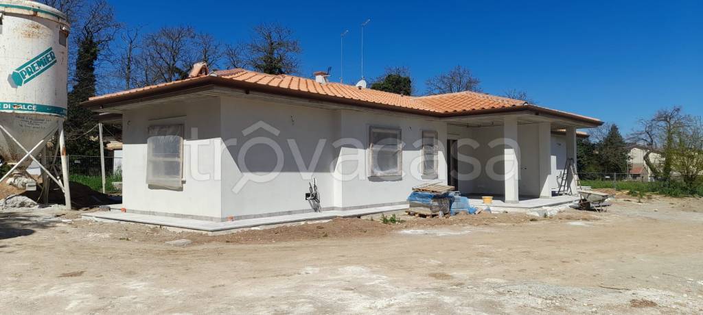 casa indipendente in vendita ad Oriolo Romano