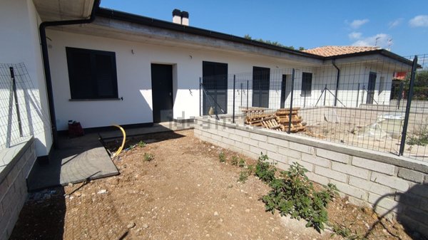 casa indipendente in vendita ad Oriolo Romano