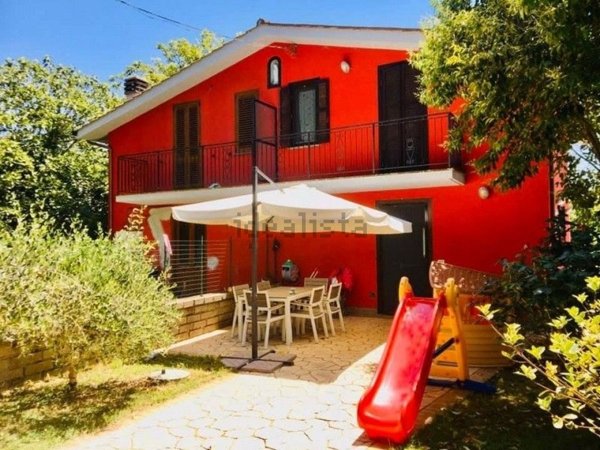 casa indipendente in vendita ad Oriolo Romano