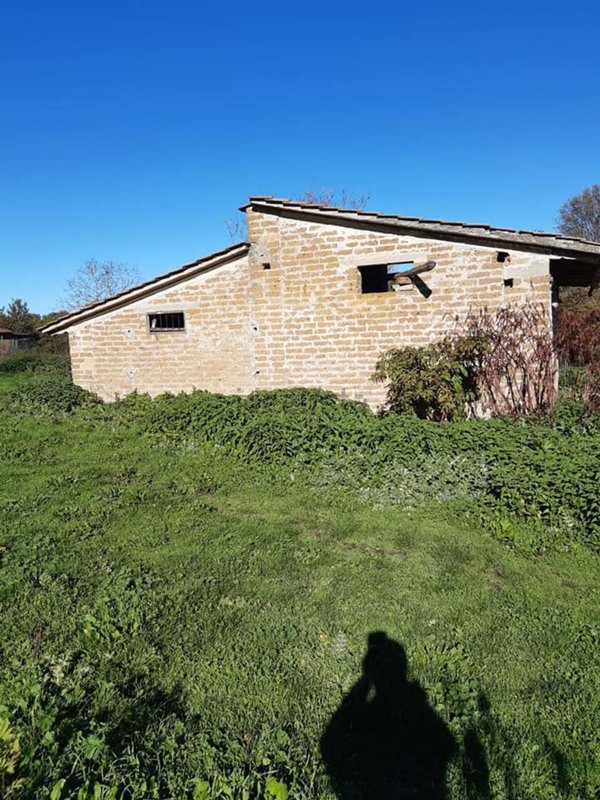 locale di sgombero in vendita ad Oriolo Romano