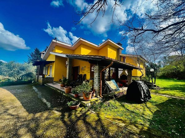 casa indipendente in vendita ad Oriolo Romano