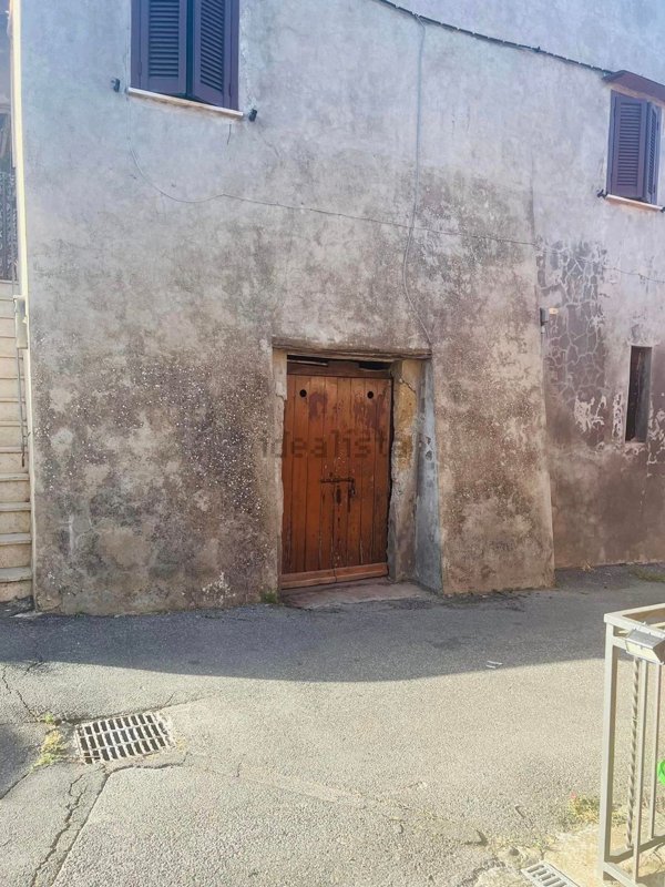locale di sgombero in vendita ad Oriolo Romano