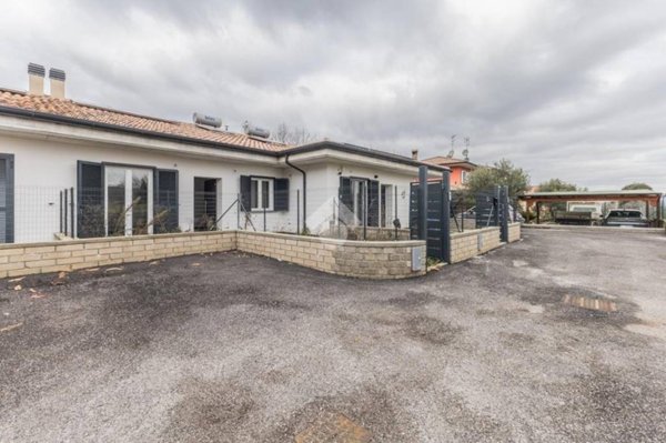 casa indipendente in vendita ad Oriolo Romano