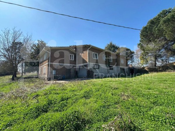 casa indipendente in vendita ad Oriolo Romano