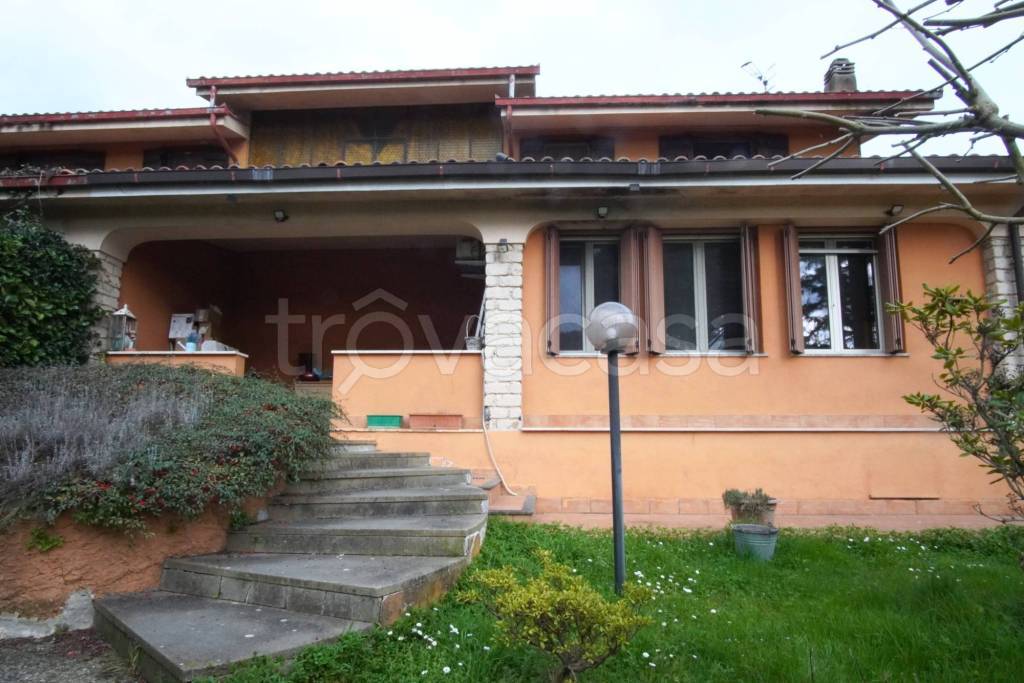 casa indipendente in vendita ad Oriolo Romano