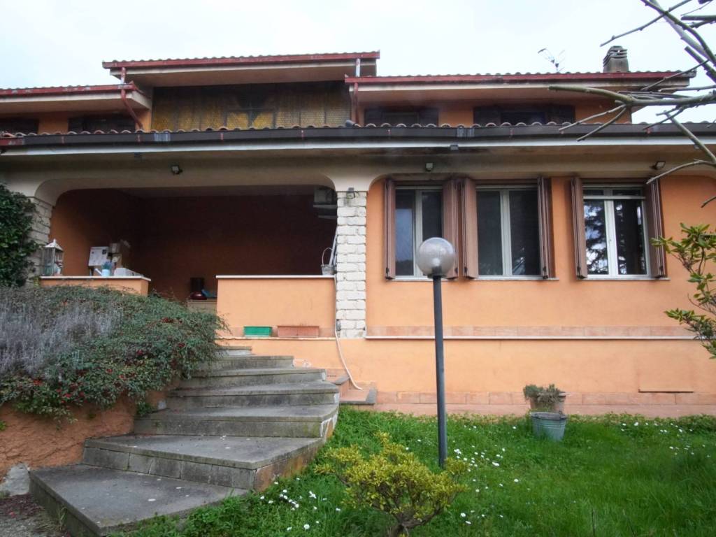 casa indipendente in vendita ad Oriolo Romano