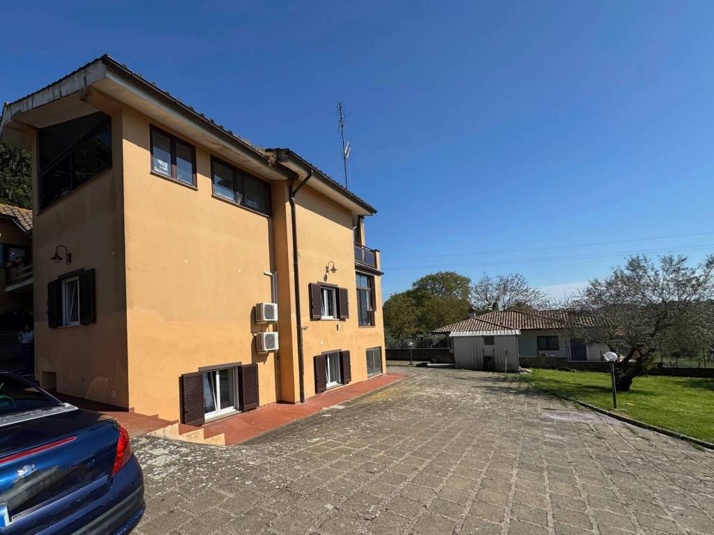 casa indipendente in vendita ad Oriolo Romano