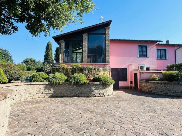 casa indipendente in vendita ad Oriolo Romano