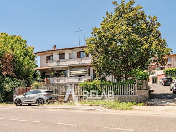 casa indipendente in vendita ad Oriolo Romano