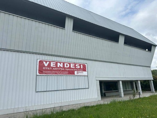 locale commerciale in vendita ad Orte