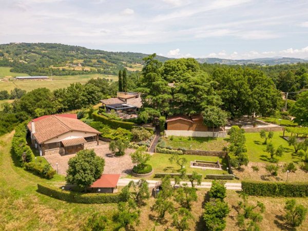 intera palazzina in vendita ad Orte