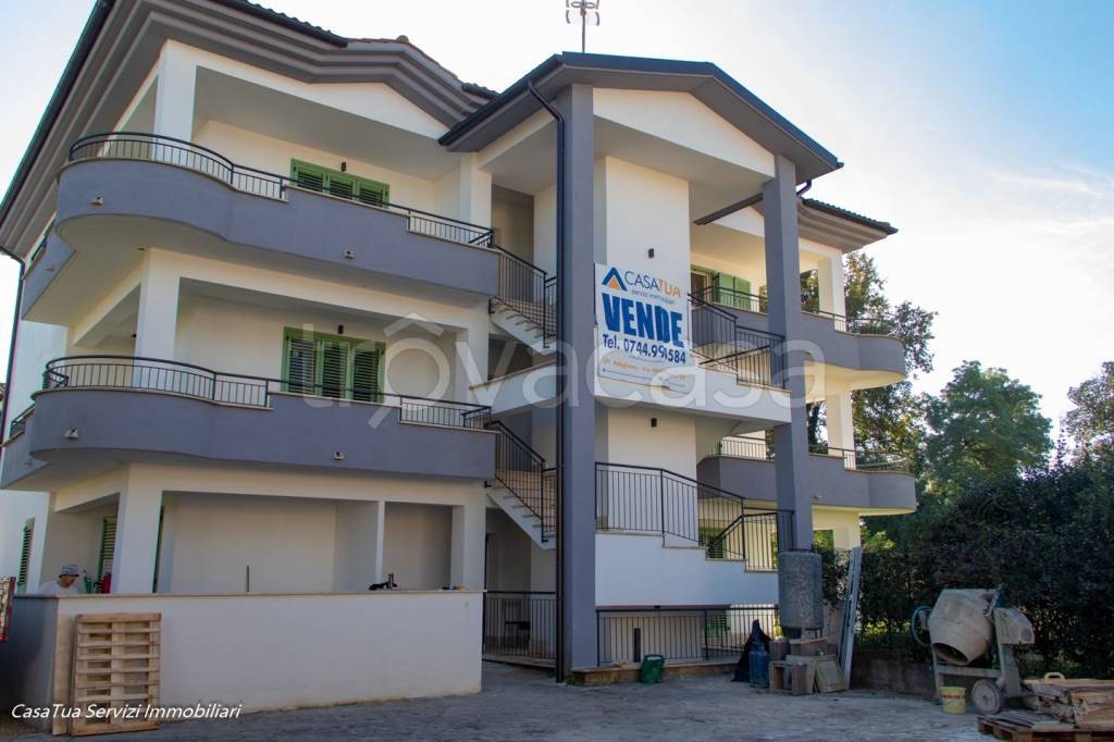 casa indipendente in vendita ad Orte