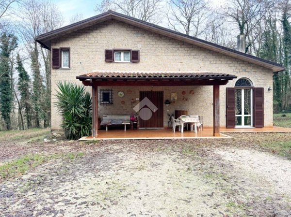 casa indipendente in vendita ad Orte in zona Orte Scalo