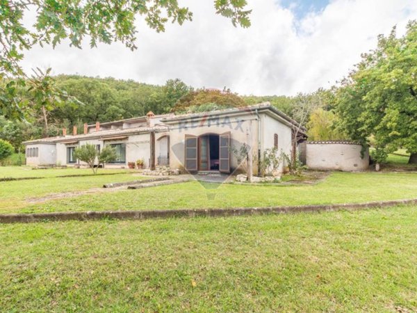 casa indipendente in vendita ad Orte in zona Orte Scalo
