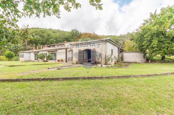 casa indipendente in vendita ad Orte in zona Orte Scalo