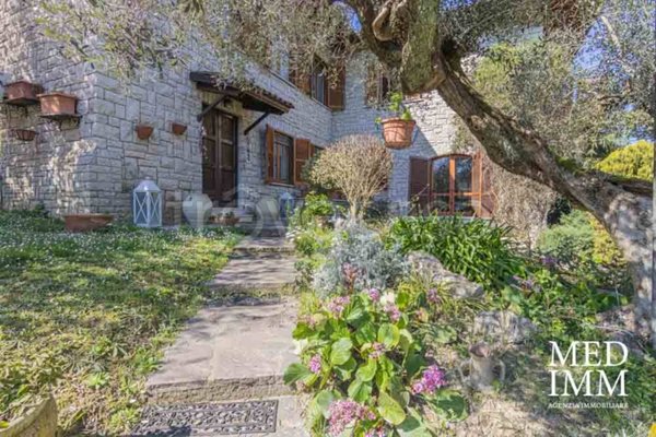villa in vendita ad Orte