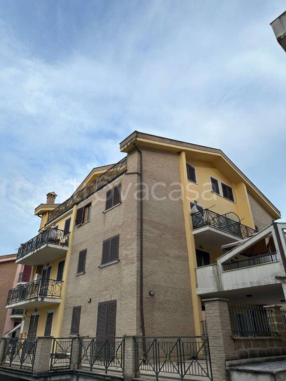 appartamento in vendita ad Orte in zona Orte Scalo
