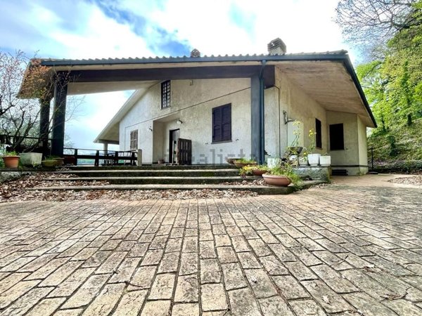 casa indipendente in vendita ad Orte in zona Orte Scalo