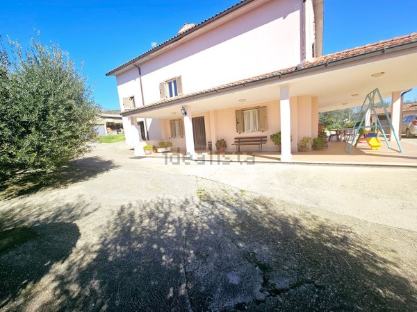 casa indipendente in vendita ad Orte