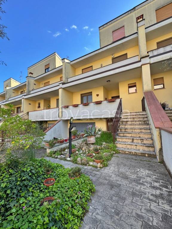 casa indipendente in vendita ad Orte