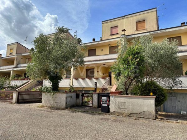 casa indipendente in vendita ad Orte