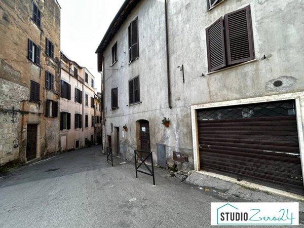 locale commerciale in vendita ad Orte