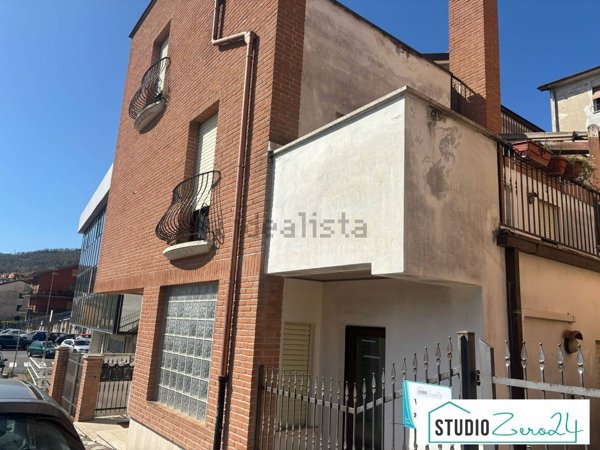 appartamento in vendita ad Orte in zona Orte Scalo