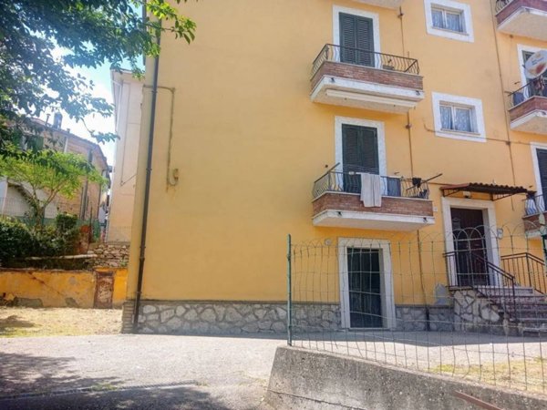 locale di sgombero in vendita ad Orte in zona Orte Scalo