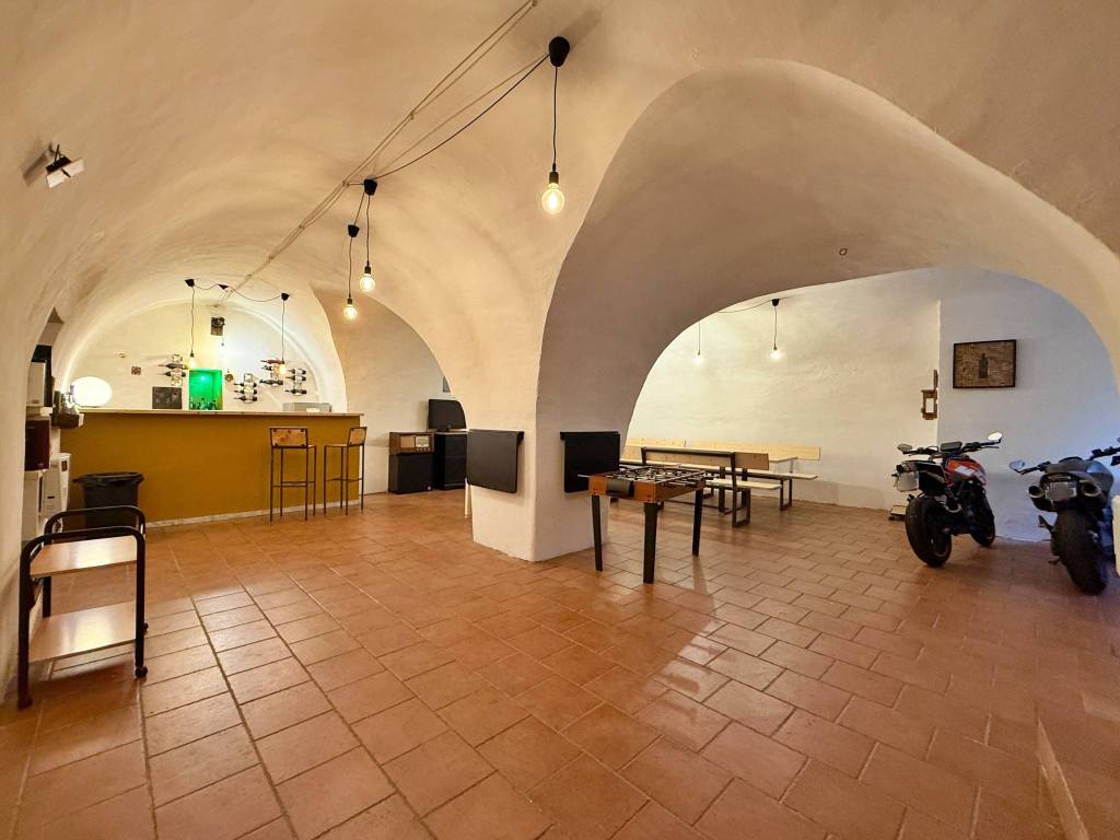 locale commerciale in vendita ad Orte