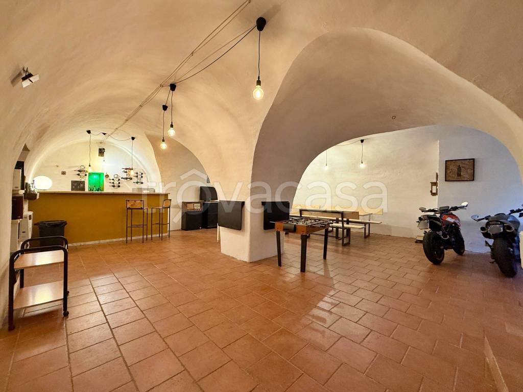 locale commerciale in vendita ad Orte