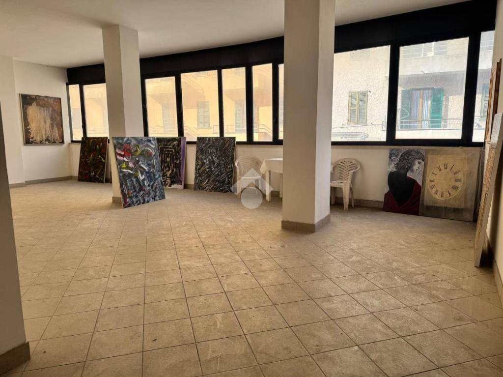 ufficio in vendita ad Orte in zona Orte Scalo